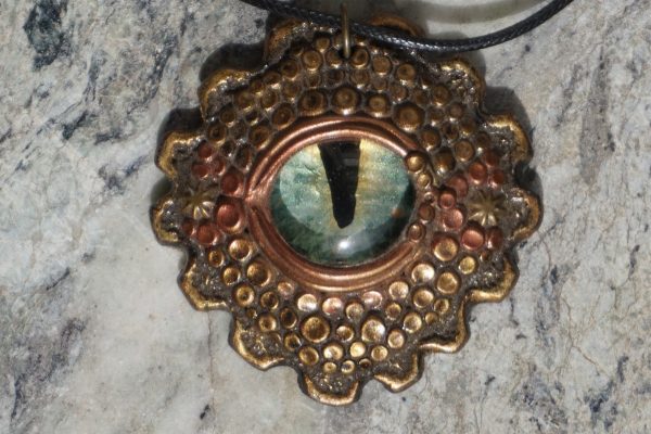 collier oeil de dragon de bronze
