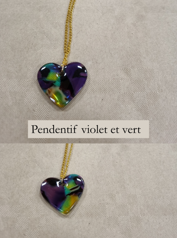 Collier avec pendentif en résine en forme de coeur de couleur violet et vert