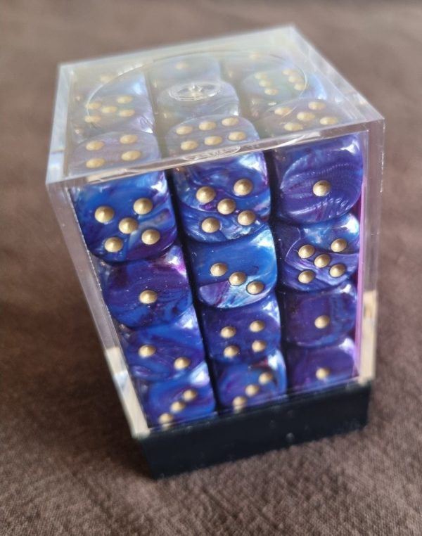 Boîte de 36 dés 6 Chessex : bleu violet et or