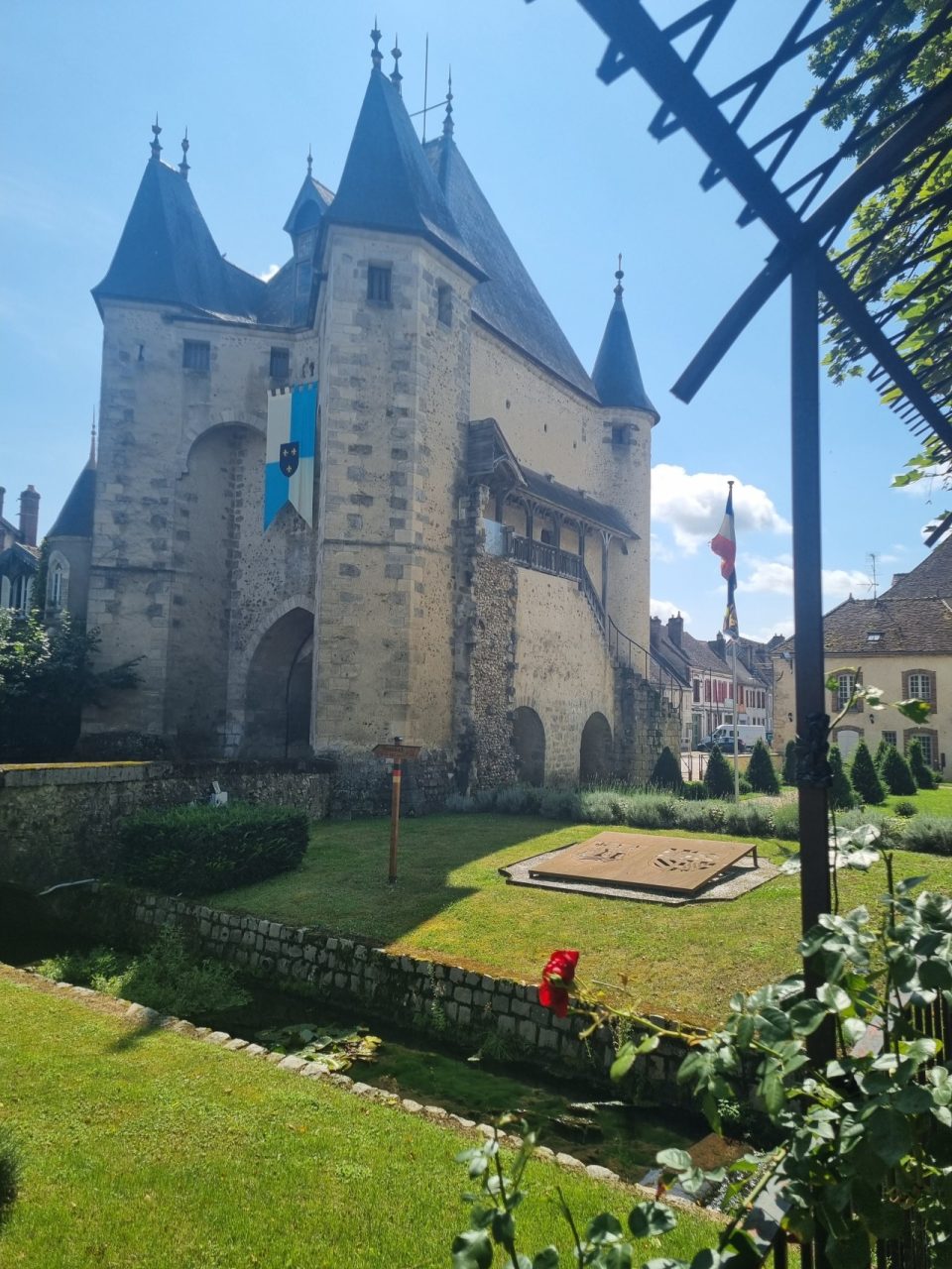 Porte médiévale de Villeneuve-sur-Yonne