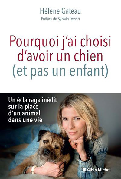 Photo de la journaliste Hélène Gateau avec son chien Border Terrier