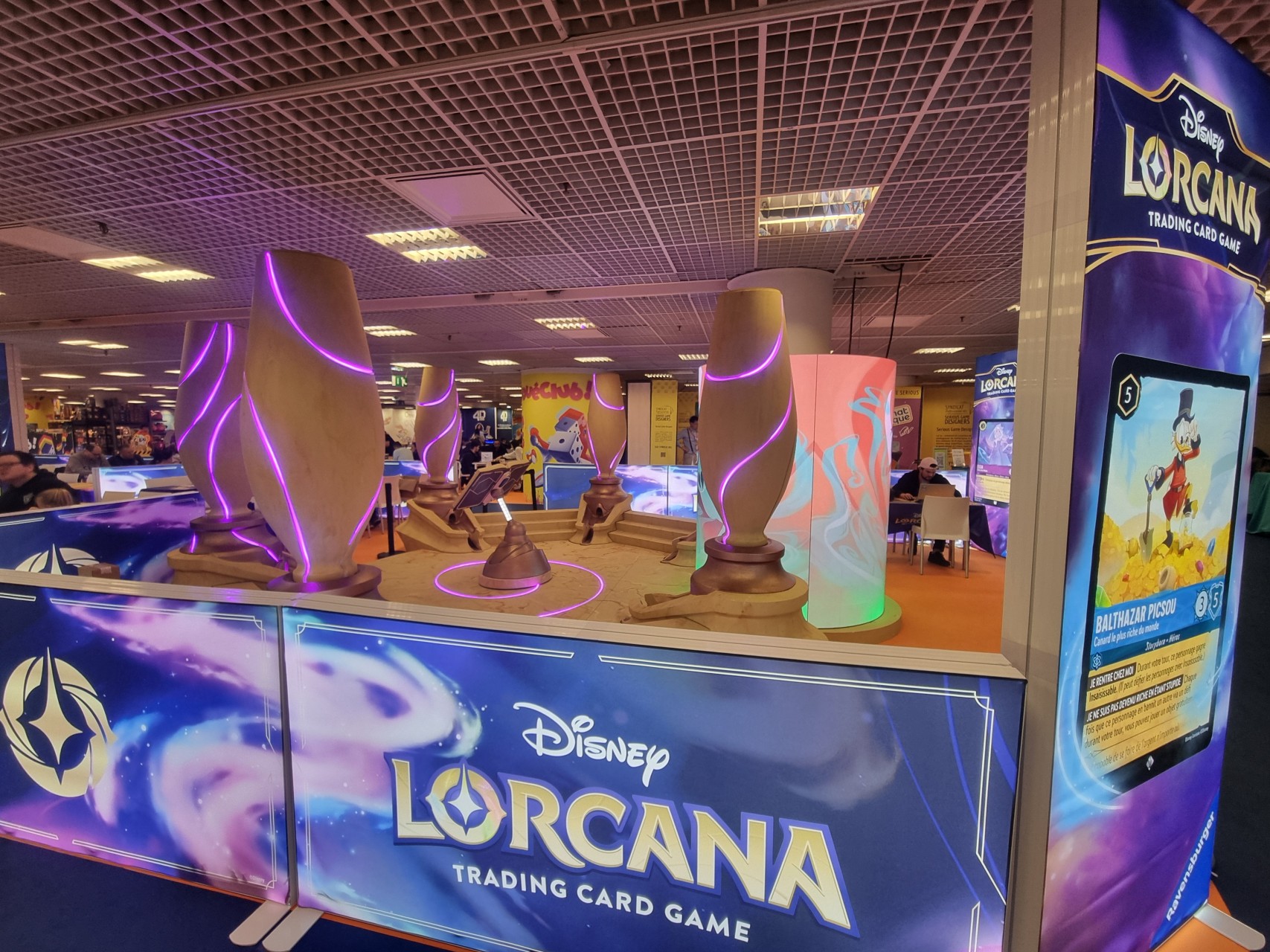 Grand stand Lorcana de Disney