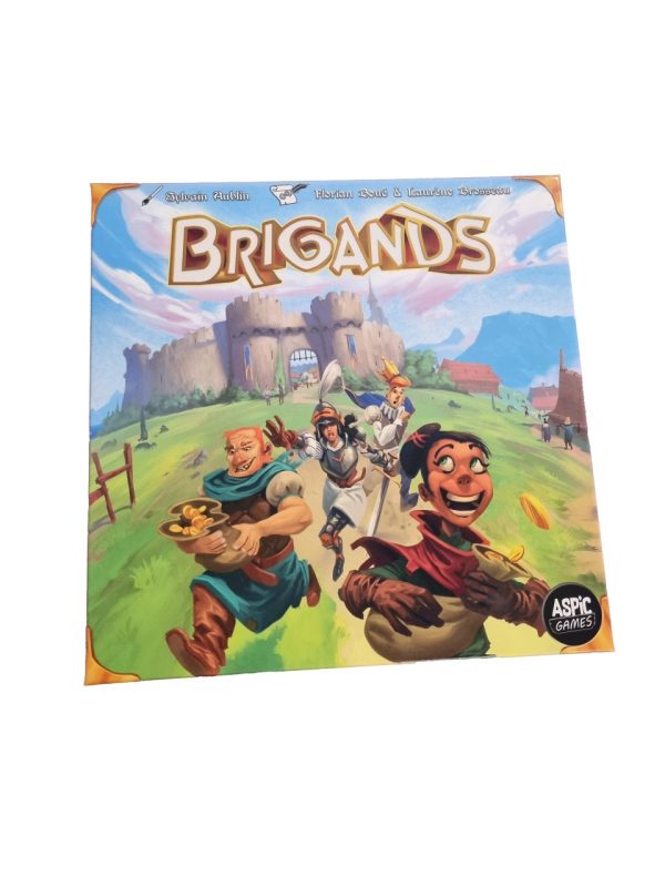 Un table avec une boîte du jeu Brigands dessus