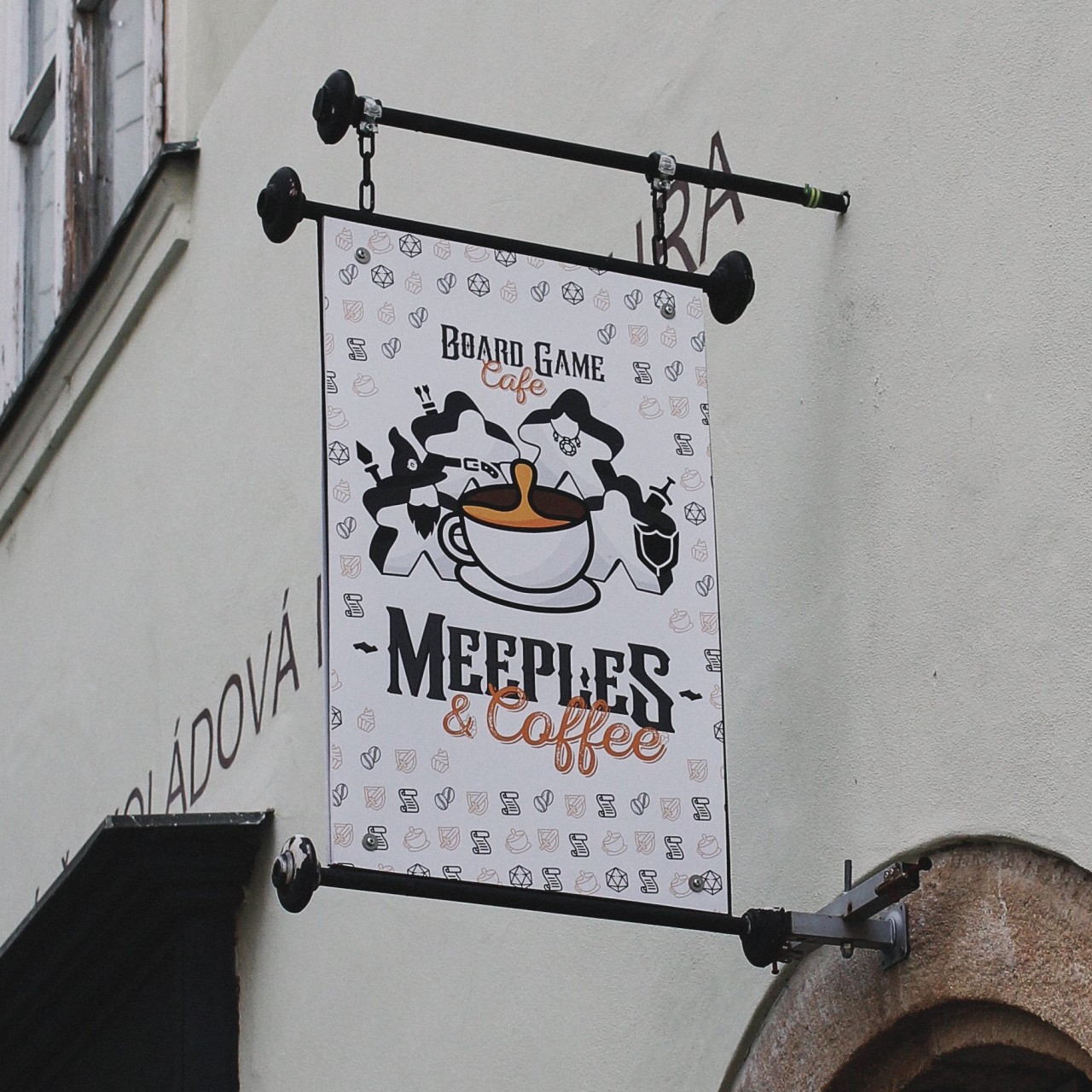 Les meeples au centre de l'univers d'un café