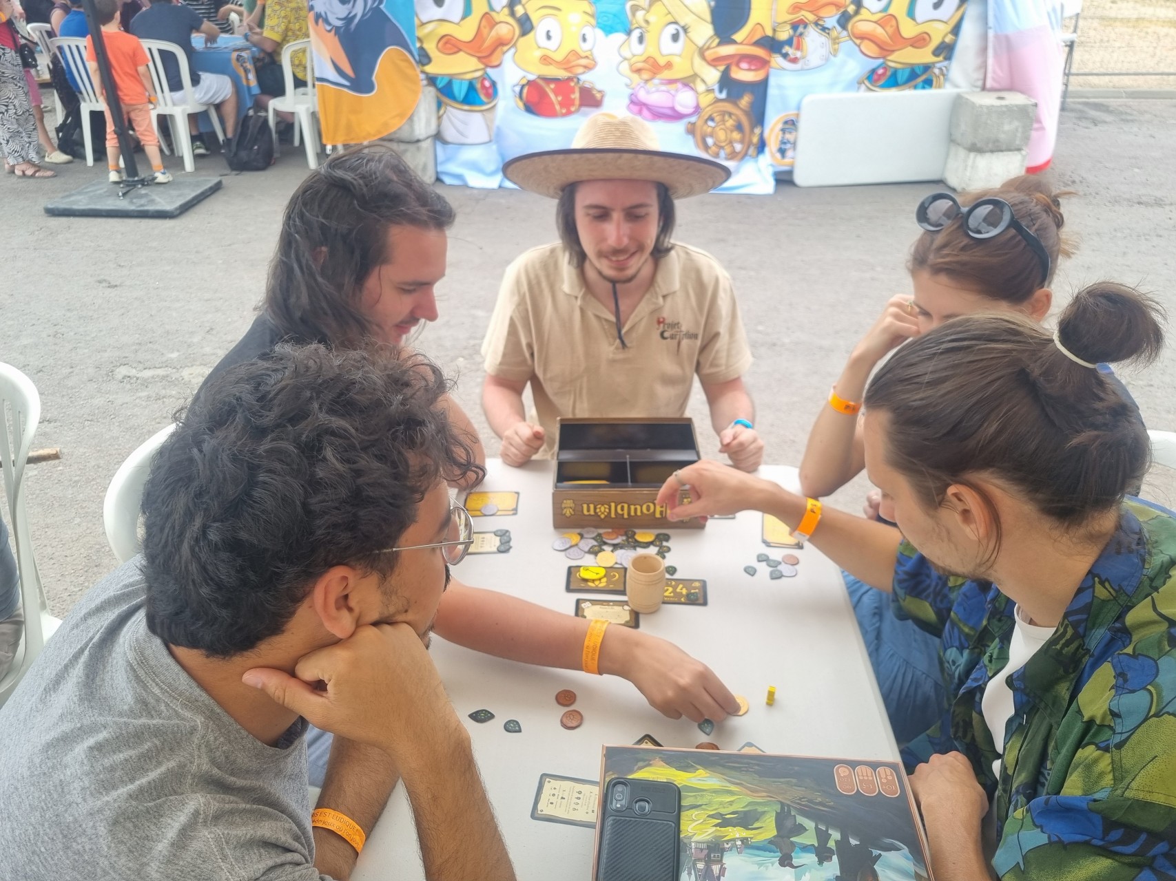 4 joueurs testent le jeu Houblon avec Florian