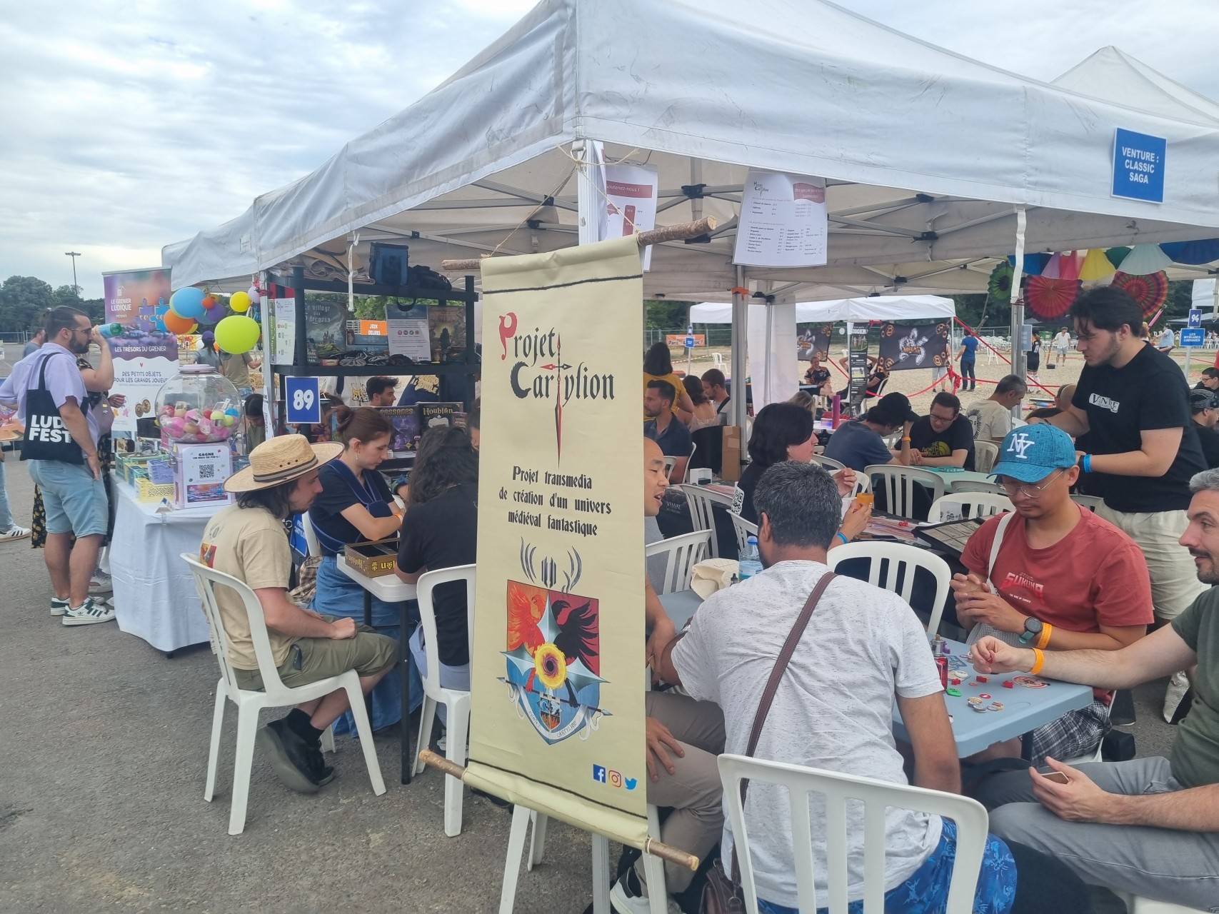 Stand Projet CarTylion avec deux tables de jeu en simultané
