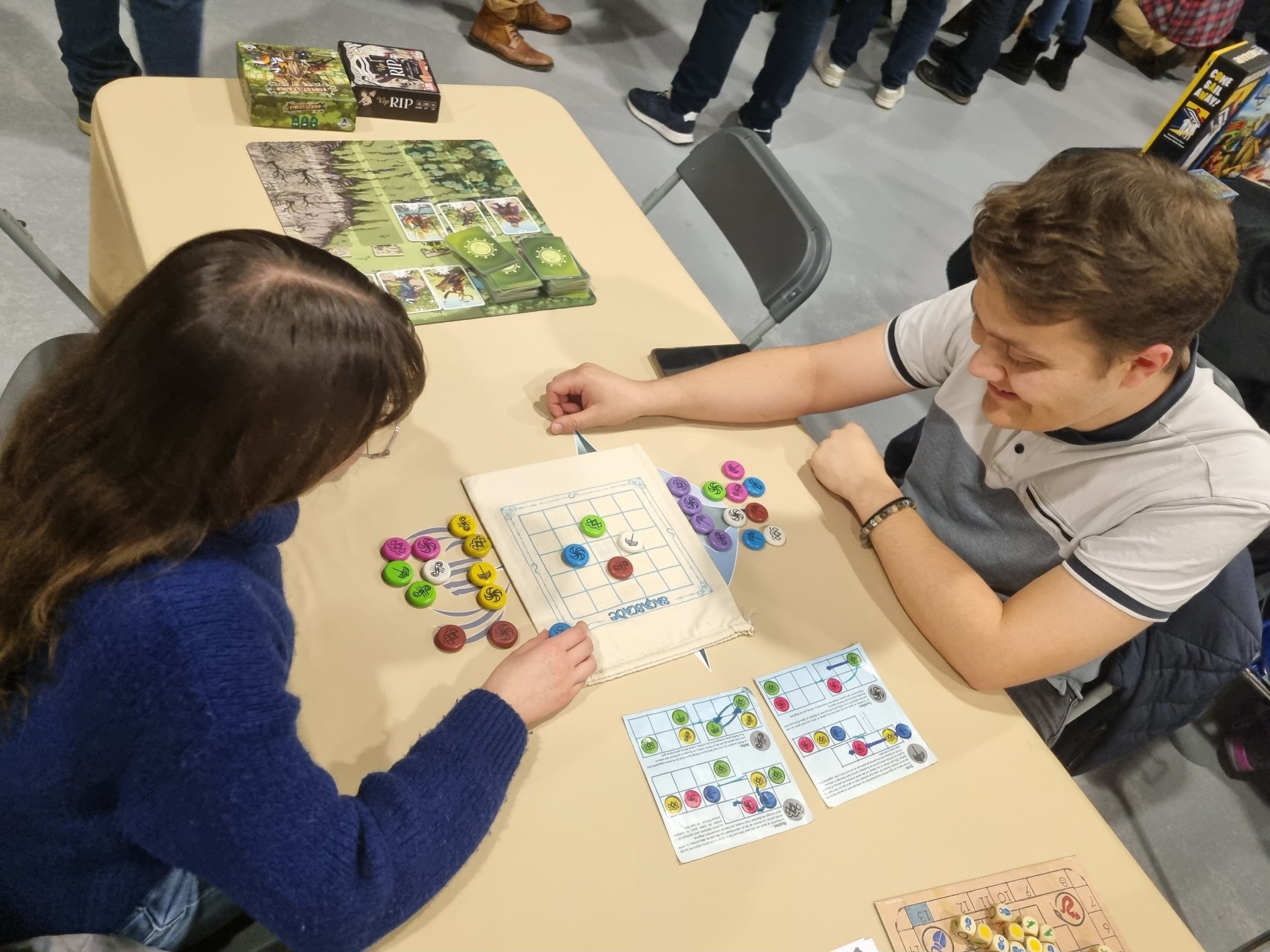 Un homme et une femme jouent à Sagascade