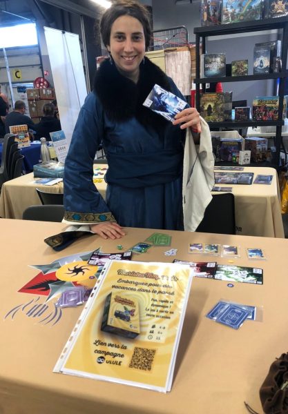 Moino costumée à la mode médiévale avec le jeu Touristes temporels