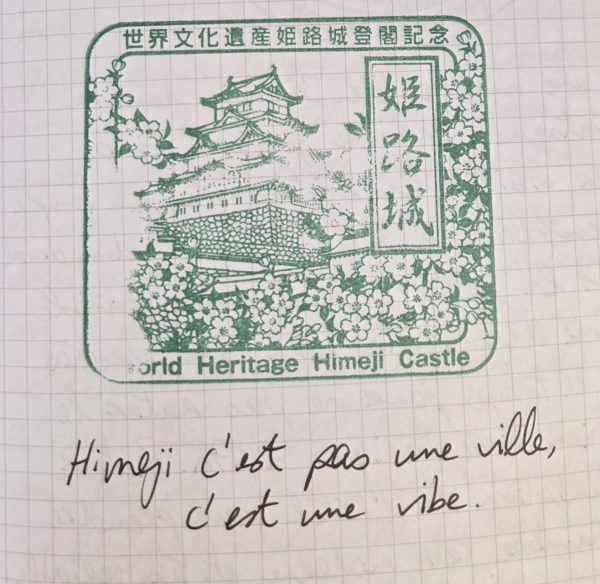 Tampon du World Heritage Himeji Castle avec la citation "Himeji c'est pas une ville, c'est une vibe."